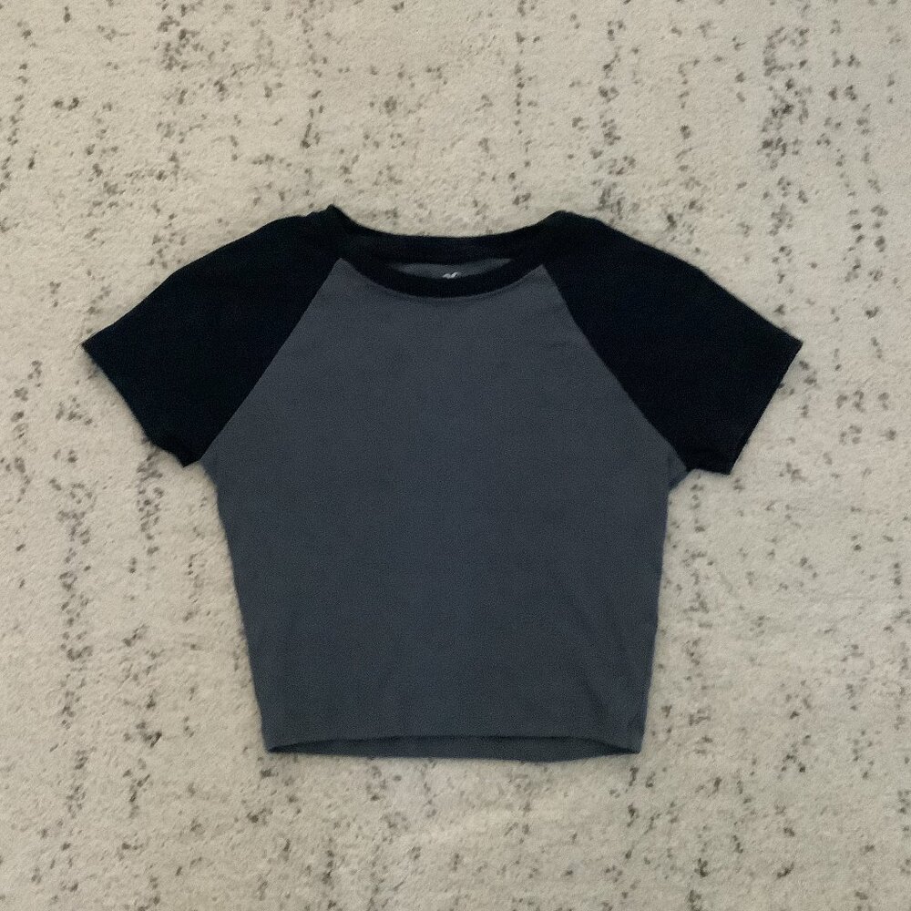 Hollister: Navy blue/Baby blue: Baby tee XS.